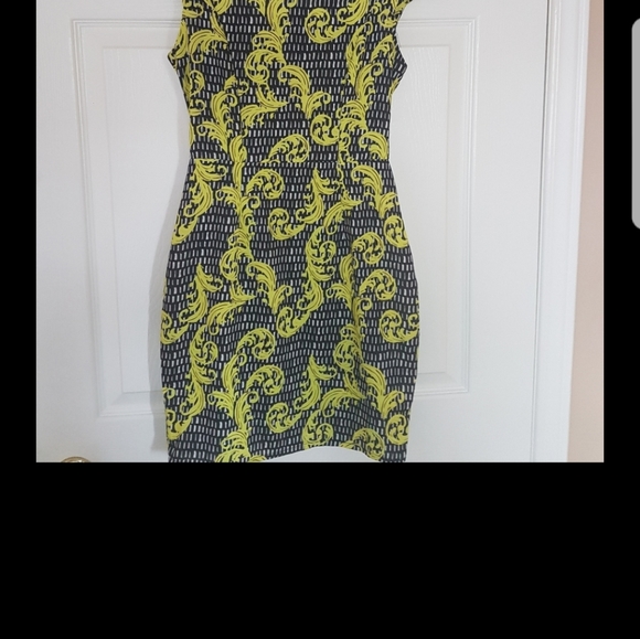 🍭Beautiful Feminine Dress🍭 - Picture 6 of 7